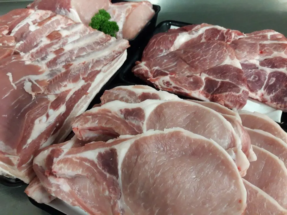 “Mede dankzij de Duroc genetica is het vlees van dit varken sterk dooraderd en heeft het amper vochtverlies” (DéliPorc)