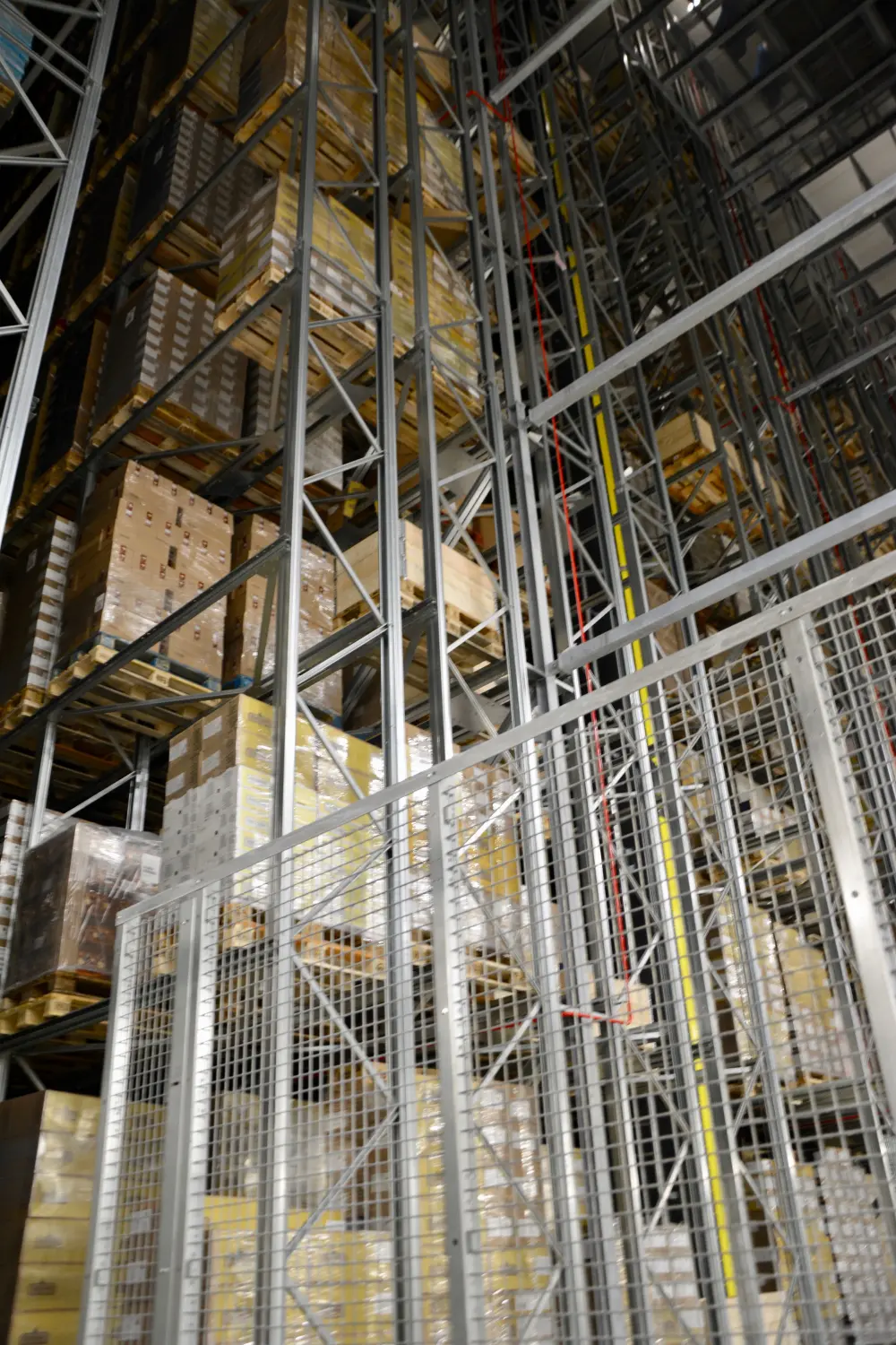 Pour l'usine à Londerzeel, c'est l'entrepôt de surgélation de plusieurs mètres de hauteur qui est la pièce maîtresse absolue