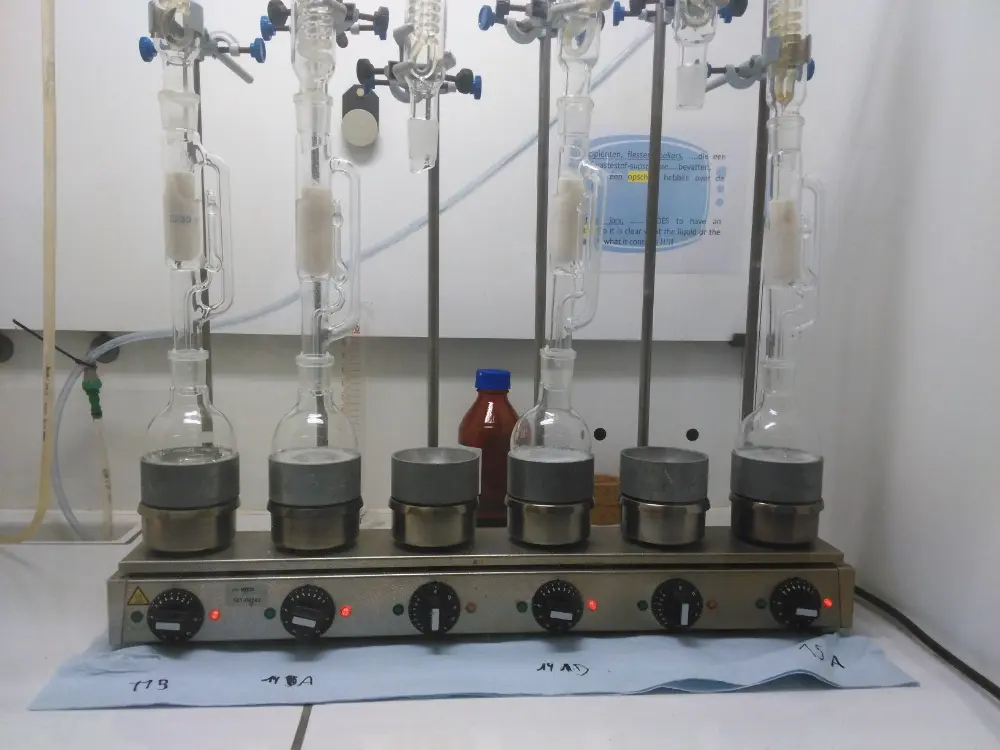 Figuur 5: extractieproces van bioplastics in de bacteriën, door middel van Soxhlet-extractie