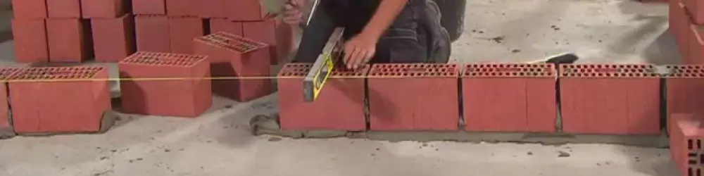 muur metselen met snelbouwsteen