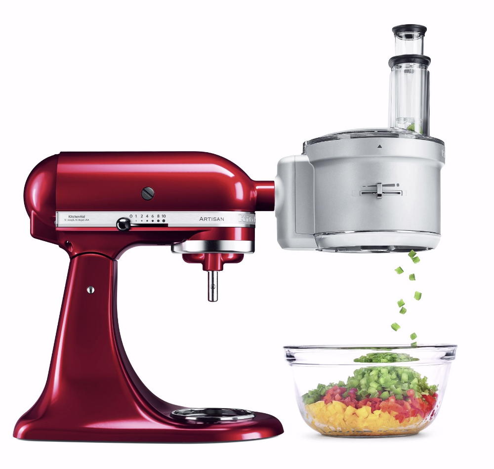 Un accessoire disponible séparément transforme le robot de cuisine simple en food processor mutifonction (KitchenAid)