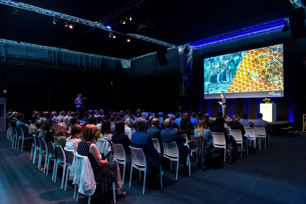 Vol vuur inspireerden de managers het publiek op de twee Educam events