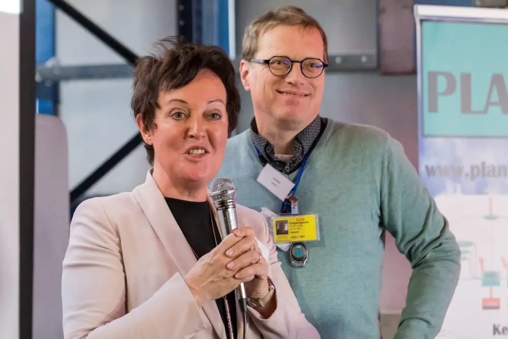 Inez Postema en Pol Knops tijdens de officiële opening van de Asbeter pilotinstallatie in Plant One Rotterdam in november 2018