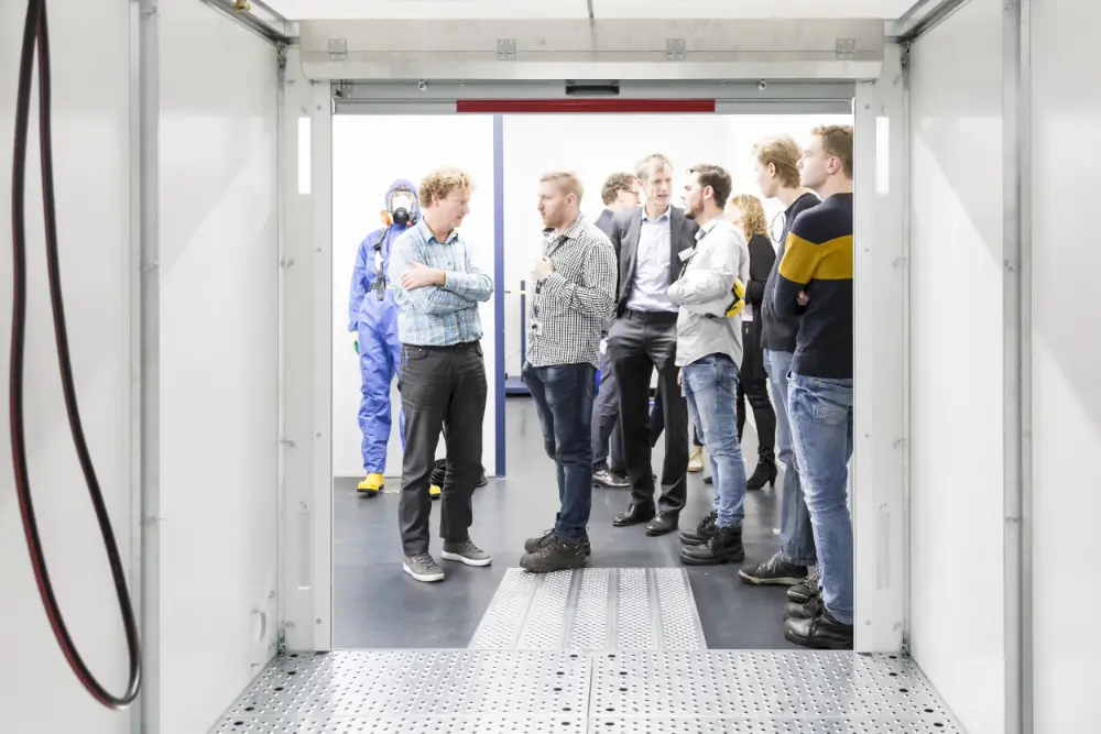 Het Asbeter-proces werd ontwikkeld in een pilotplant in Plant One Rotterdam. De komende maanden wordt gewerkt aan de dimensionering van een eerste demoplant van 8.000 ton/jaar voor begin 2020 en de verdere opschaling naar full-scaleverwerking van 50.000 ton/jaar per plant