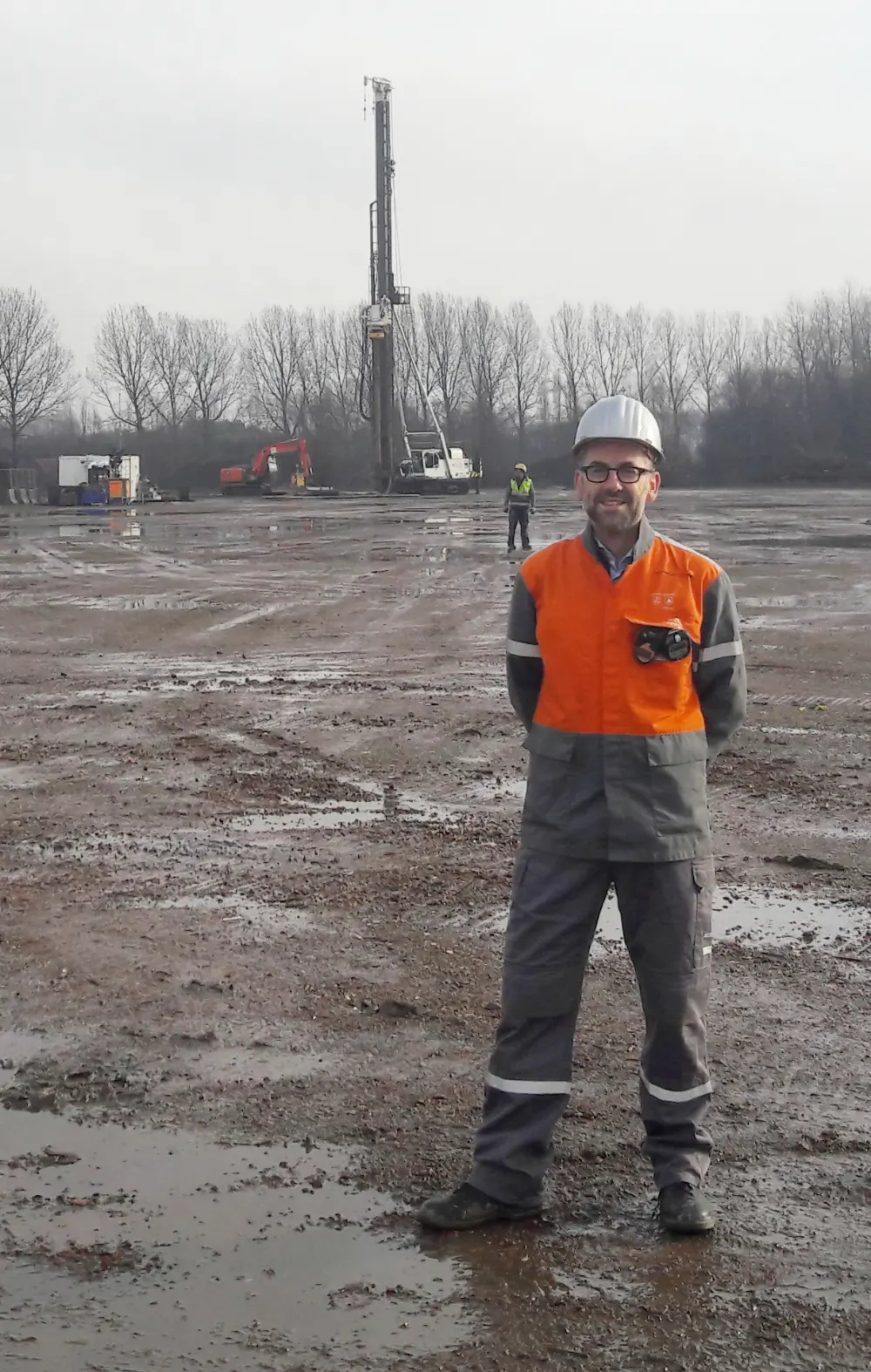 Wim Van der Stricht (CTO Technology Strategy CO<sub>2</sub> ArcelorMittal Group) op de site waar de bouw van de demonstratieplant inmiddels is begonnen. &ldquo;Naar verwachting zou de bouw afgerond zijn rond de zomer van 2020, zodat we eind 2020 kunnen opstarten om een jaar later op volledige capaciteit te gaan draaien&rdquo;