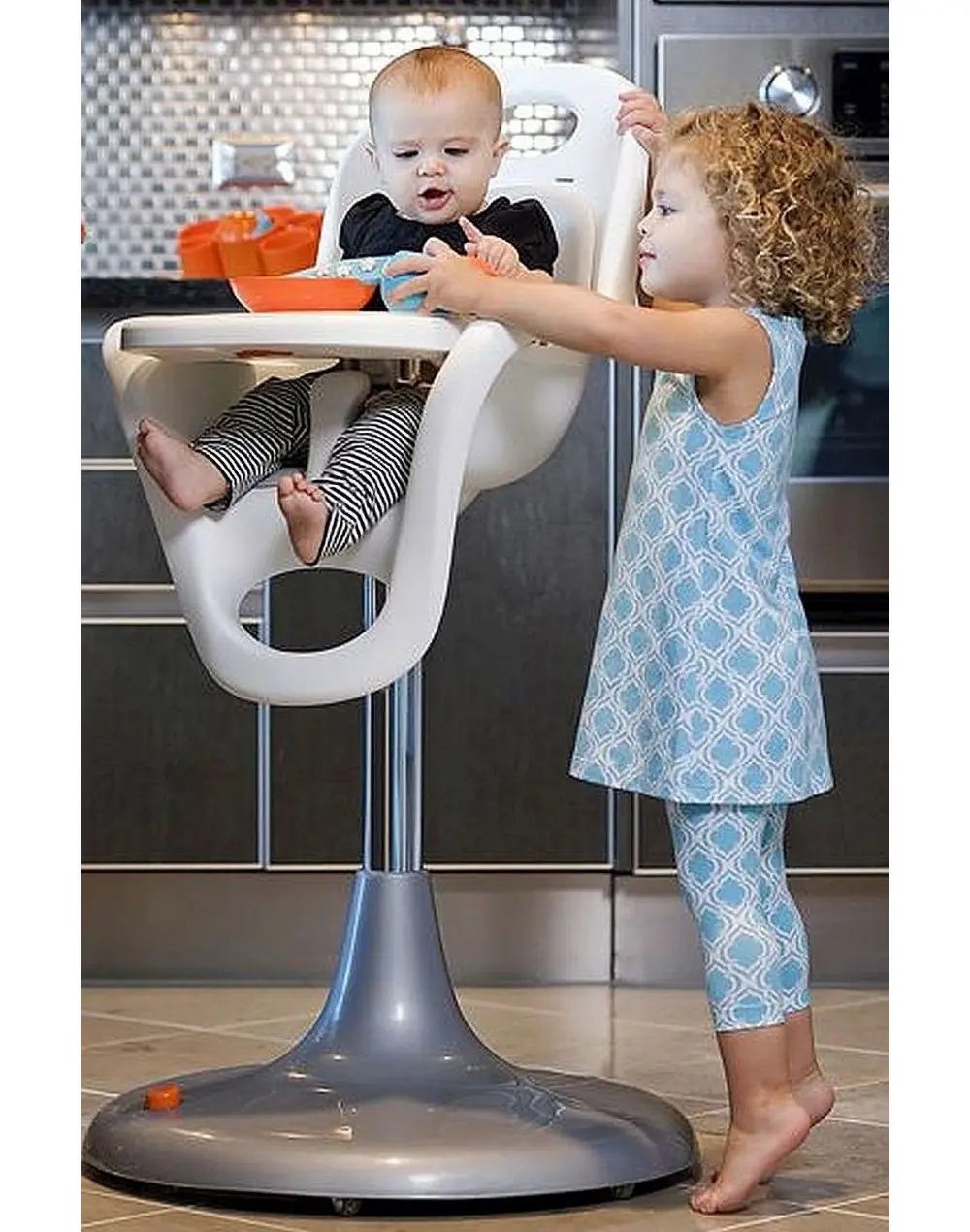 De Flair eetstoel van Boon is voorzien van een pneumatische lift om de hoogte te regelen