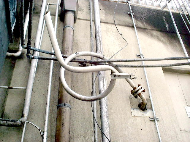 Deze gebogen pijp is een specifiek voorbeeld van een slecht ontworpen EPRS-systeem