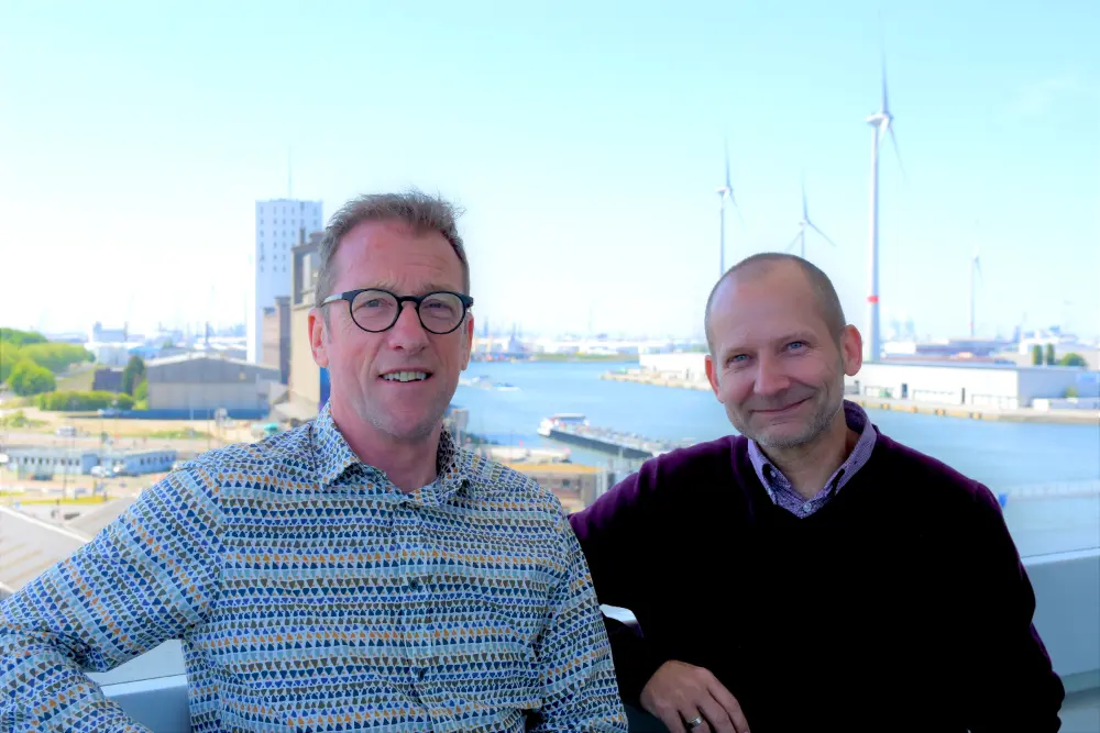Jan Van Havenbergh en Luc Van Ginneken, respectievelijk managing director en program manager van Catalisti: &ldquo;Als we de chemiesector hier willen houden dan moeten we snel leidend worden in milieuvriendelijke processen&rdquo;