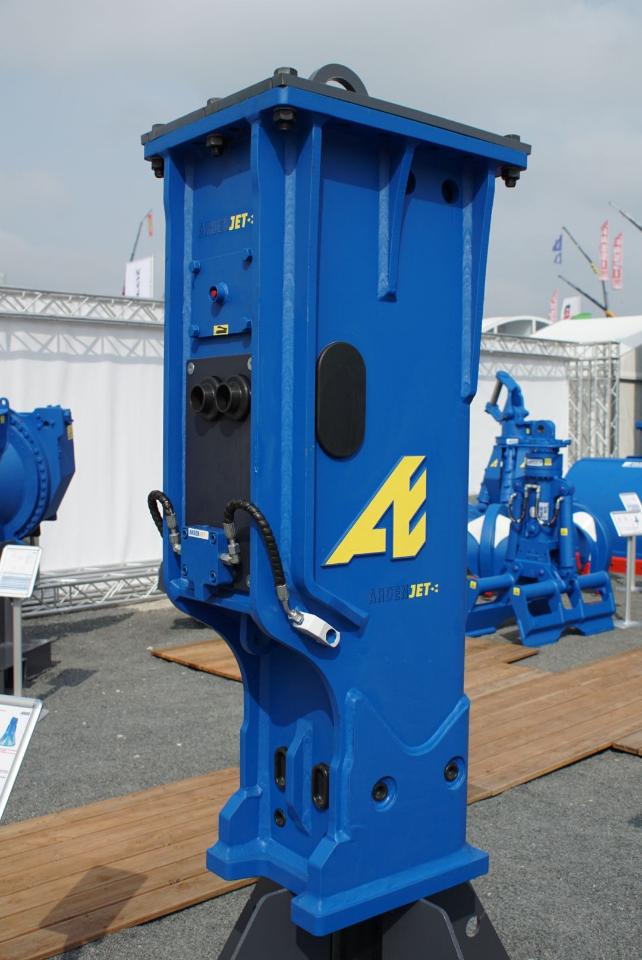 Arden Equipment – Arden Jet geïntegreerd hogedrukwatersproeisysteem op hydraulische rotsbrekers