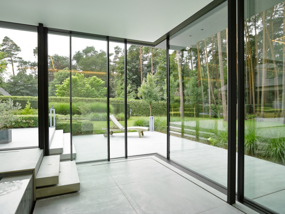 De Artline open hoek in combinatie met de Panovista Max van Renson wordt een echte eyecatcher, die dankzij het minimalistisch design licht en ruimte schept