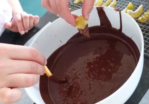 Enroberen gekonfijt fruit