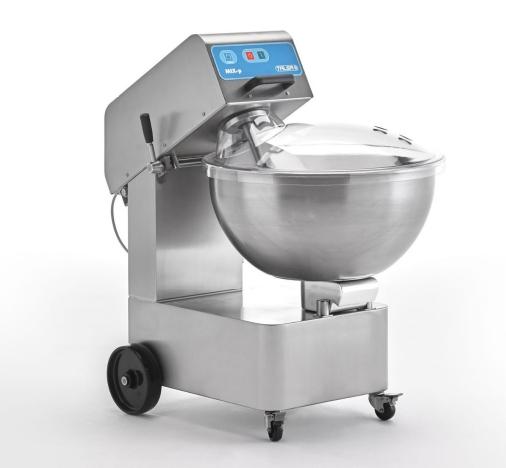 Talsa Mix ‘P’, bij Claes Machines, heeft een gemotoriseerde kom voor een nog beter mengresultaat. De arm verandert van draai­richting door waterdichte drukknoppen
