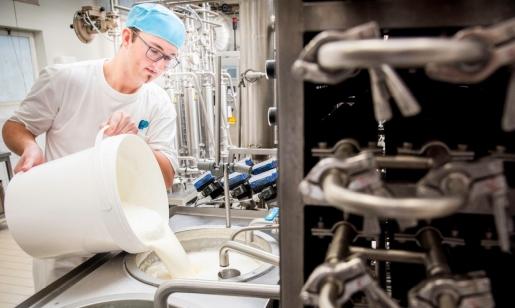 Au Food Pilot, les producteurs de boissons lactées, de jus, de sauces et de soupes peuvent utiliser l’infrastructure de test pour la stérilisation à ultra haute température, aujourd’hui étendue avec un suivi de température intensif