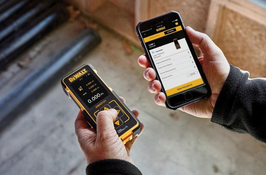 Le télémètre laser DW03101 de DeWalt a une portée allant jusqu'à 100 m et est très facile à utiliser.  Il est équipé d'un bouton de commande pour chaque fonction: mesure de distance, calcul de surface et calcul de volume