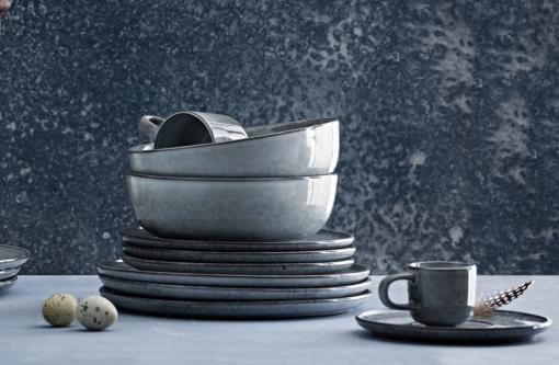 Ook blauw is algemeen momenteel een trendy kleur, zoals bij dit servies van Salt&Pepper (Aerts)