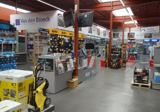 La succursale de Herenthout est un magasin ouvert et lumineux,  où le client professionnel ne trouve que des marques professionnelles