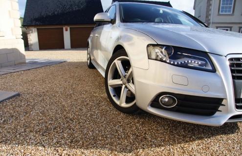 Nidagravel permet de stabiliser des graviers en milieu paysager et en milieu urbain