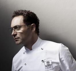 Een dessert in emeraldgroen, bij de lancering van RaRe Chocolate