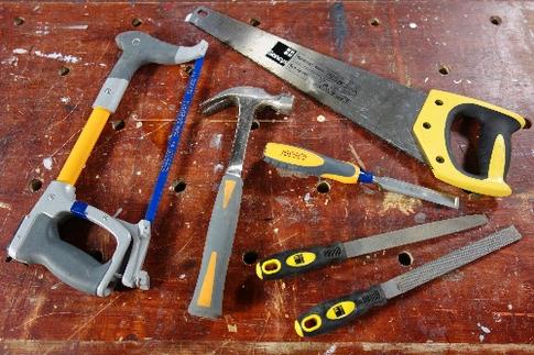 houtgereedschap, zaaggereedschap, handzaag, ijzerzaag, klauwhamer, houtbeitel, vijl, rasp
