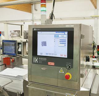 Le système d’inspection par rayons X IX-GA peut détecter les corps étrangers au travers d'un film métallisé, ce qui n'était pas possible avec le détecteur de métaux