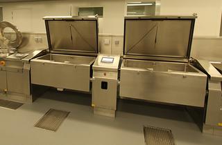 De braadpannen met een drukgaarsysteem zijn in opmars, door de hogere kooksnelheid die deze toestellen te bieden hebben