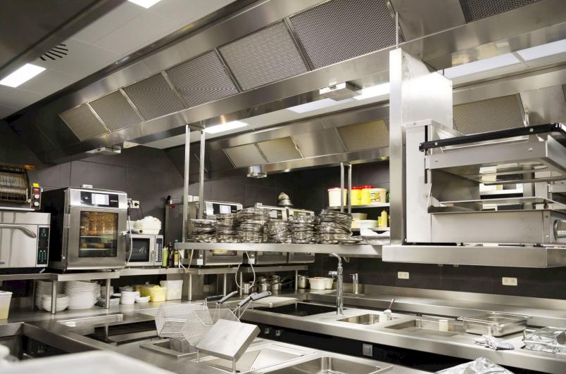 De volledige installatie is steeds afgestemd op uw specifieke keuken (de bouw en inrichting ervan, het aantal vierkante meter kookblok, uw kookactiviteit …)