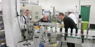 Het onderhoudswerk bij Van Dam Bodegraven omvat naast smeren, afstellen en reinigen ook visuele controles