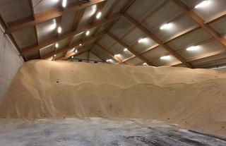 Voor de opslag van producten die droog moeten liggen,beschikt ZHD over diverse termials