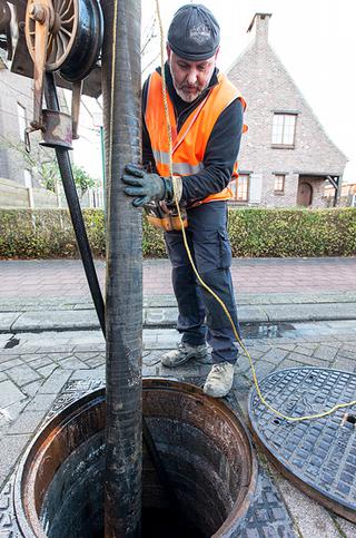 Sur la base des risques, Aquafin &eacute;tablit un programme de mesures, allant des simples curetages aux changements et investissements drastiques