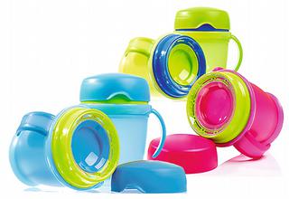 De nieuwe Fluid drinkbeker van Boon beschikt over een speciale drinktuit