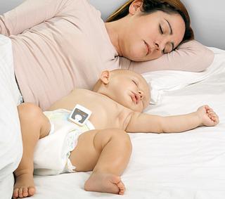 Respisense en Snuza zijn beide uiterst handzame monitors die vastgemaakt worden op de luier van de baby en die elke beweging van het middenrif zorgvuldig registreren 