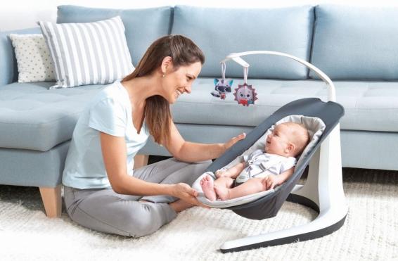 De Tiny Love Natures Bounce and Sway maakt kalmerende bewegingen  en negentien verschillende geluiden (Dorel)