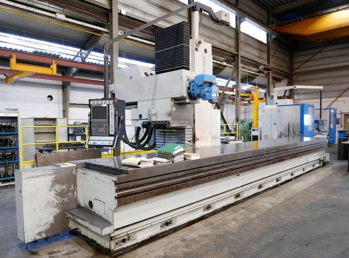 De machines worden vooraf gereinigd en opgeruimd. Bijvoorbeeld de Zayer 30KM CNC-bedfreesmachine