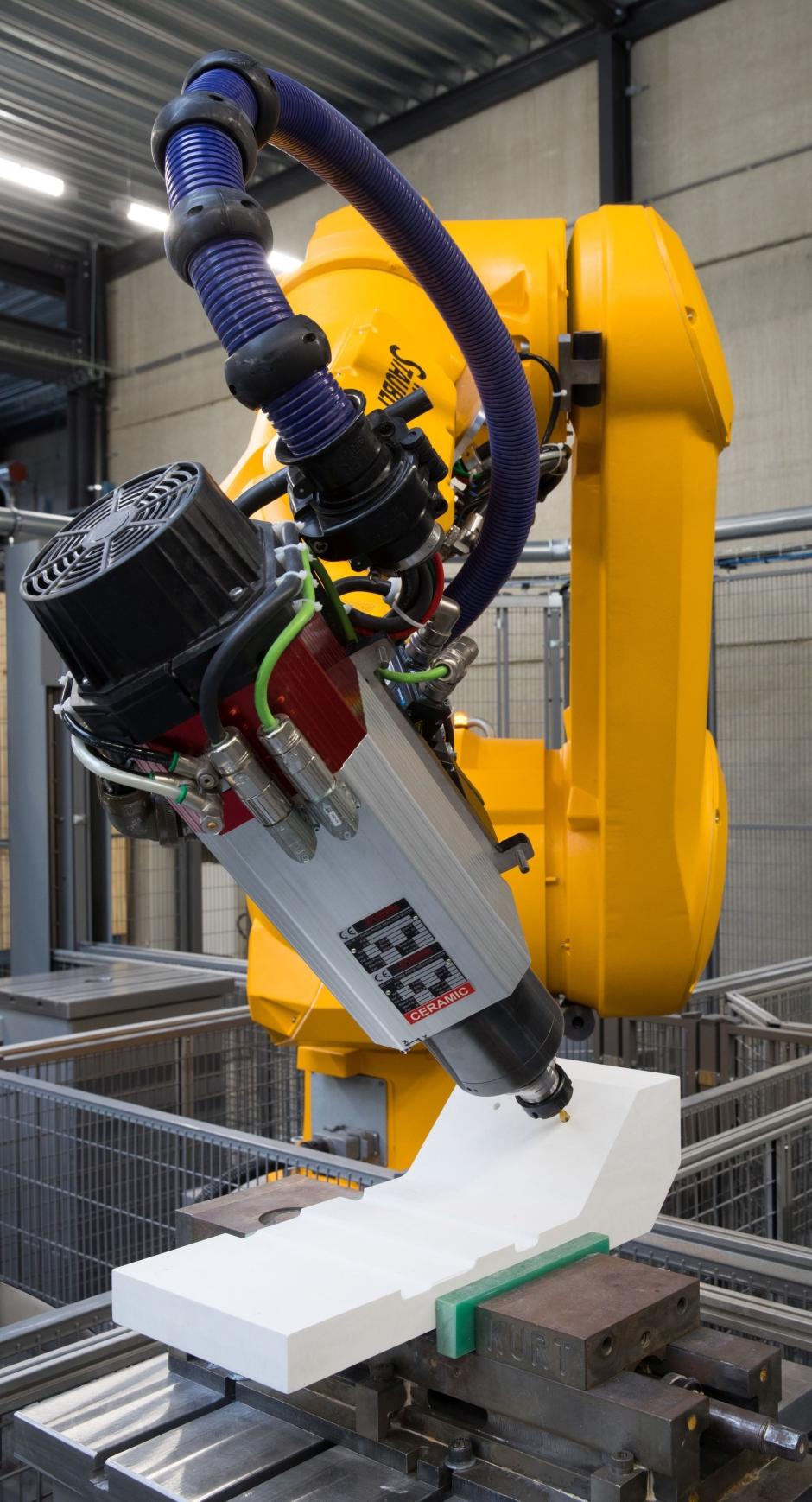 Grâce à sa précision, le Stäubli TX200 est idéal pour le fraisage