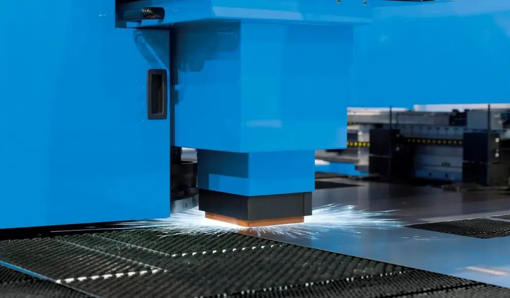 Prima Power integreert de Combi Genius 1530 in een volledig geautomatiseerde productielijn, waarin de producten ook gebufferd en gebogen worden. De nieuwe Genius pons-lasercombi beschikt nu over dezelfde features als de standalone laser
