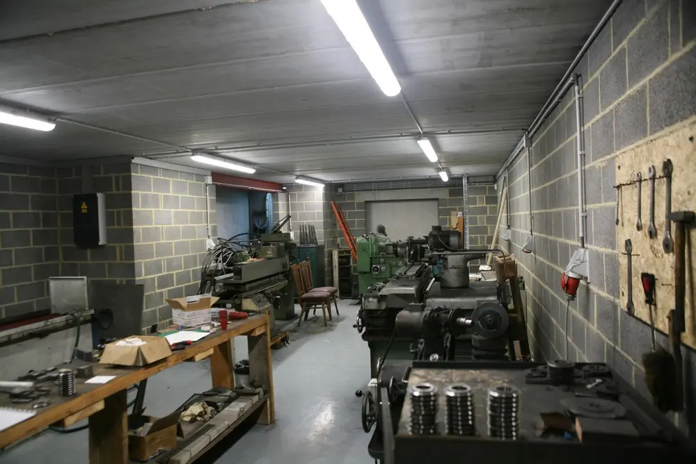 De nieuwe werkplaats van ABMI bevindt zich vlak tegenover de vorige