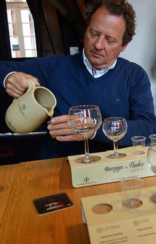 Pendant l'atelier, les participants peuvent composer leur Bourgogne des Flandres eux-mêmes