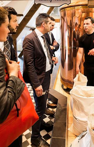 Het interactieve brouwerijbezoek voor groepen tot 25 personen per keer Het interactieve brouwerijbezoek voor groepen tot 25 personen per keer