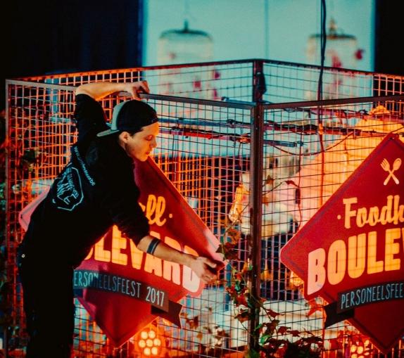 De grootste uitdagingen zijn het weer en logistieke aspecten zoals stroom en water, sanitair, een keuken &hellip;