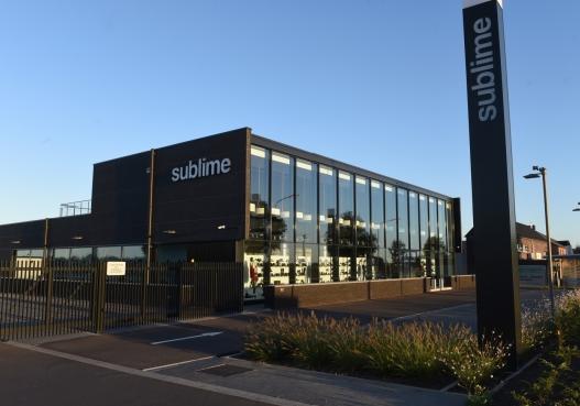 De totale grondoppervlakte van het nieuwe pand bedraagt 4.500 m&sup2;, waarvan 3.000 m&sup2; bebouwd