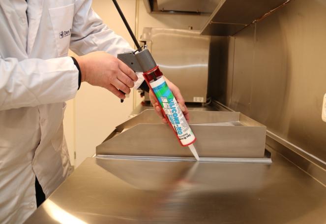 Des silicones dans la salle de bains ou la cuisine