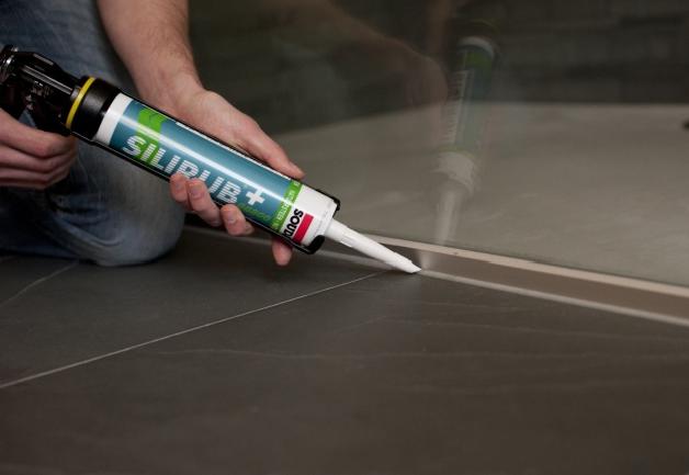 Des silicones dans la salle de bains ou la cuisine