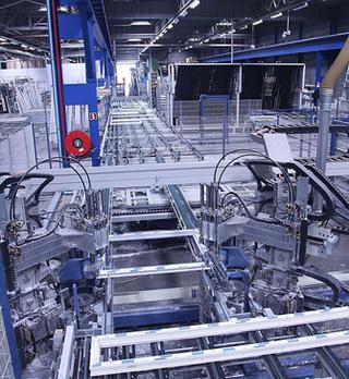 Une production automatis&eacute;e de battants et d'en&shy;cadrements de portes et de fen&ecirc;tres en PVC dans une ligne sans main-d&rsquo;&oelig;uvre