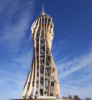 Deze uitkijktoren in Karinthië (Oostenrijk) heeft een hoogte van ruim 100 meter