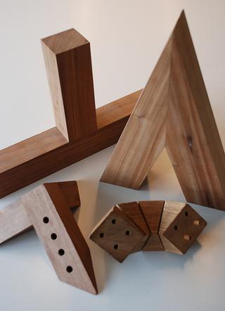 Quelques assemblages goujonnés possibles via le système de grille de perçage