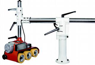 Bij deze variant kan men de hoogte-instelling vanaf de voorkant van de machine regelen