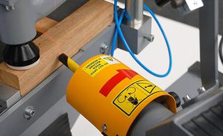 Een zwaarder model met een kantelbare tafel en een zwenkbare boorgroep: geschikt voor het tot stand brengen van de meest precieze en delicate verbindingen, ook onder een specifieke hoek