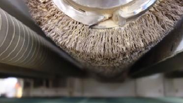 Borstelen en structureren van parket