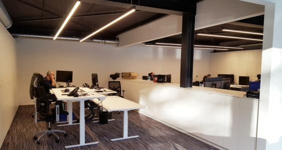 Le b&acirc;timent est enti&egrave;rement automatis&eacute;; l&rsquo;intensit&eacute; de l&rsquo;&eacute;clairage est p.ex. adapt&eacute;e &agrave; l&rsquo;incidence de la lumi&egrave;re