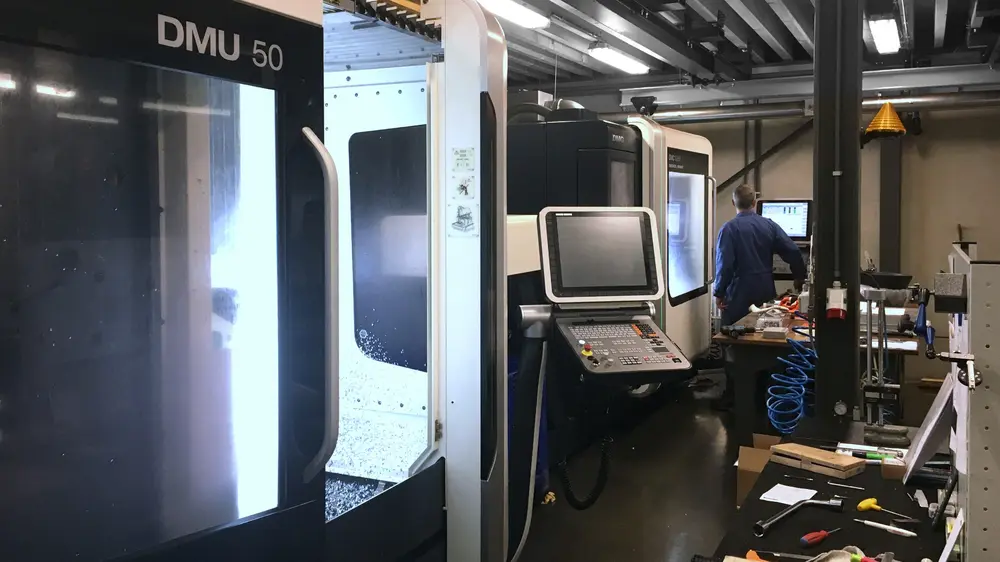 Bij stukwerk en zeker bij prototypes is het altijd zaak om op zoek te gaan naar de juiste combinatie van instellingen en gereedschappen. Kennis is onontbeerlijk